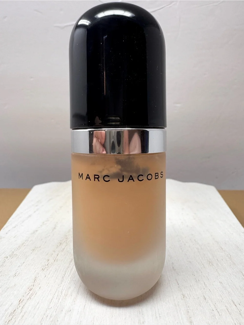 MARC JACOBS Re(marc)ble full cover foundation, Beige 33